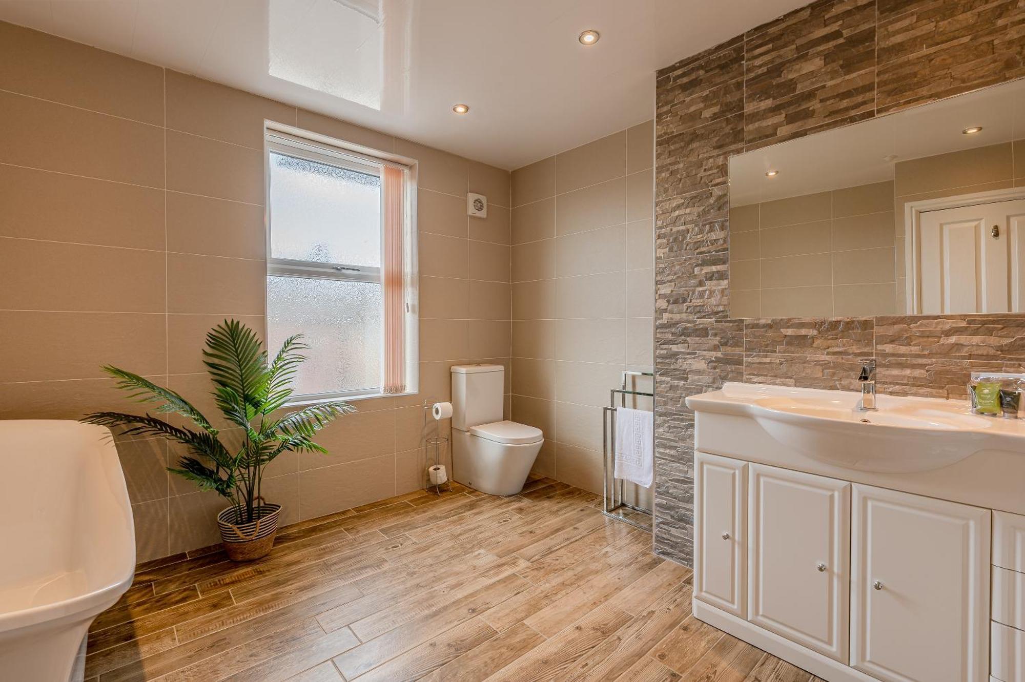 וויטבי Rosemill - Large Pet Friendly Home With Off Road Parking מראה חיצוני תמונה