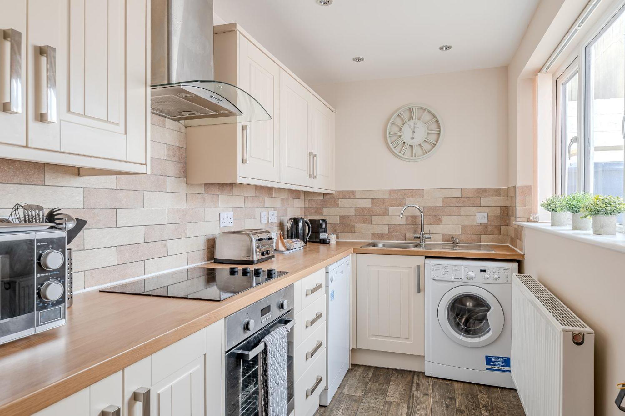 וויטבי Rosemill - Large Pet Friendly Home With Off Road Parking מראה חיצוני תמונה