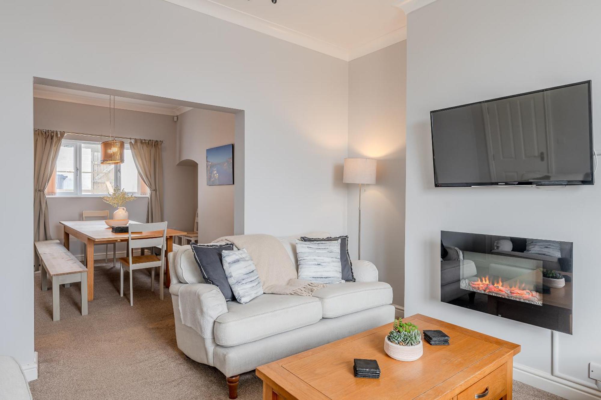 וויטבי Rosemill - Large Pet Friendly Home With Off Road Parking מראה חיצוני תמונה